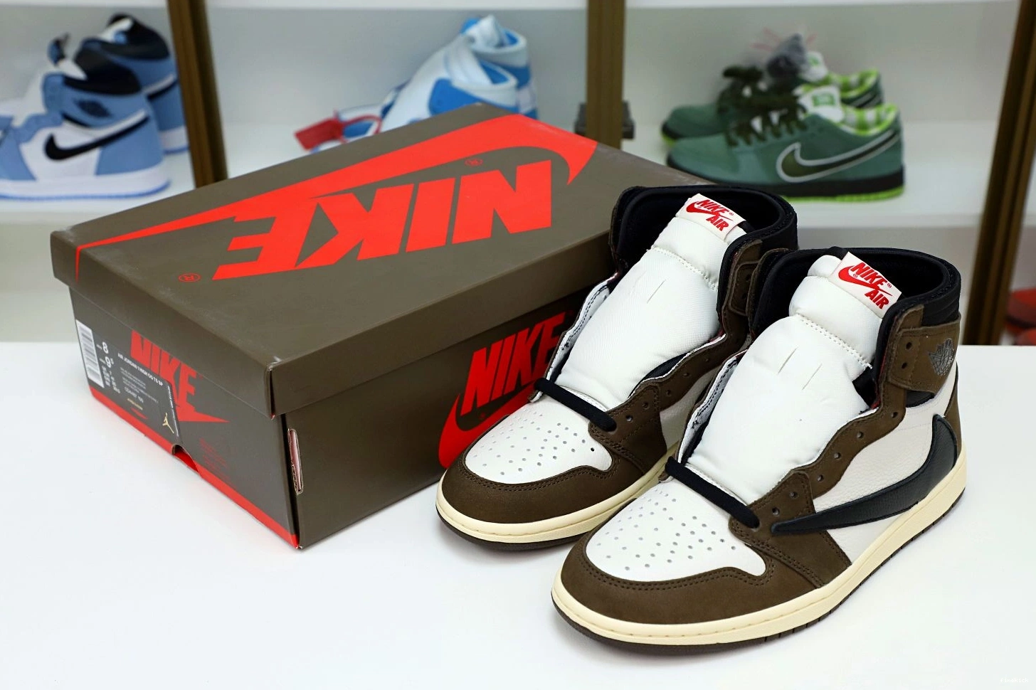 HIGH JORDAN 'MOCHA' SCOTT TRAVIS X AIR RETRO OG 1 0716